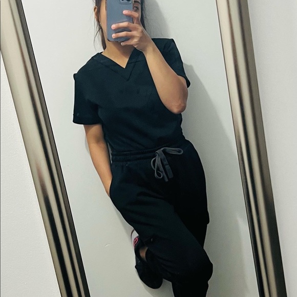 Scrub suit - Picture 5 of 6